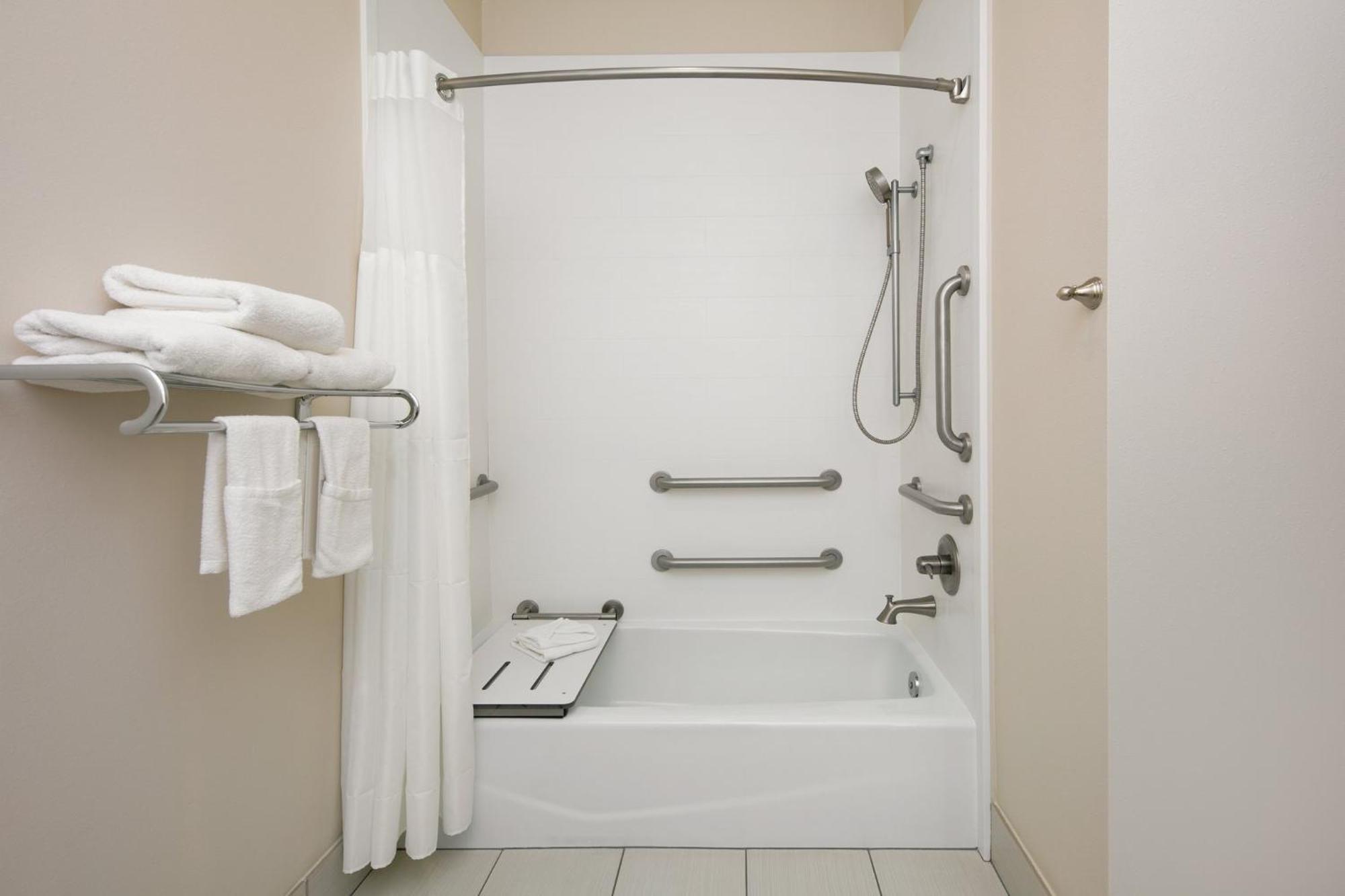 Standard King Room Mobility Accessible Tub